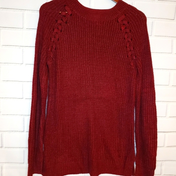 Perfect SO red sweater with laced shoulder Size M - Picture 1 of 10